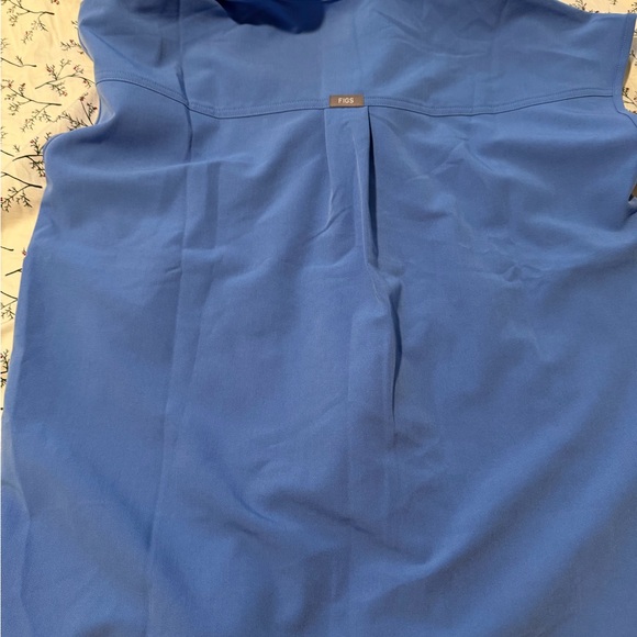 FIGS Rafaela top - Picture 3 of 3